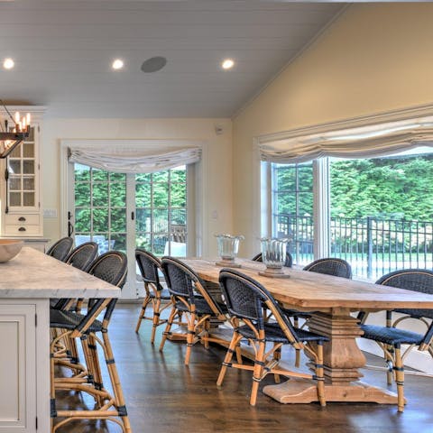 Cook and dine together in the light-filled kitchen and dining space