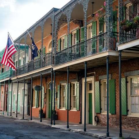 Take the bus from Magazine & Cadiz,  a minute's walk away, to the raucous French Quarter