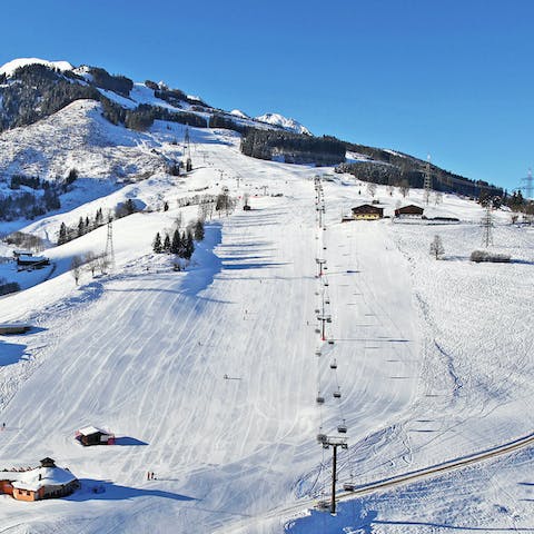 Hit the slopes with a free shuttle taking you directly to the ski station 