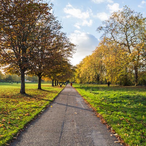 Grab a coffee and take a morning stroll through Green Park, a five-minute walk away
