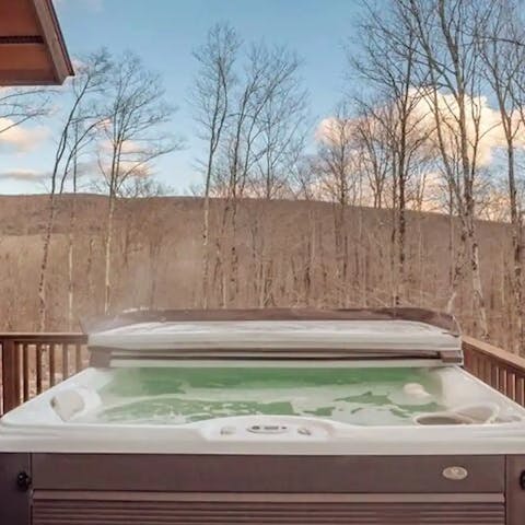 Enjoy a post-ski session in the bubbling hot tub