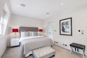 Belgravia Glamour image 5