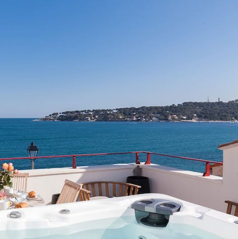 Sunny days and sunny views over the French Riviera 