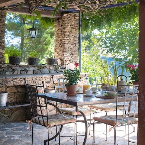 Come together for a traditional French breakfast under the pergola