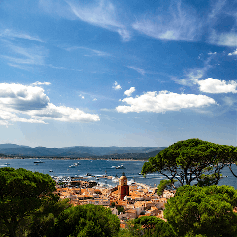 Take the thirty-minute drive into glittering Saint-Tropez and sunbathe on Pampelonne Beach 
