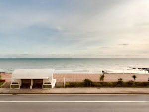 Beachfront Splendour image 4