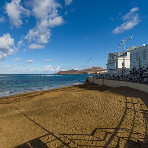 Grab dinner at one of the seafront restaurants, just 20 metres away