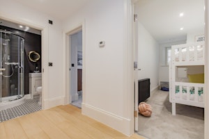 The Churchill image 2