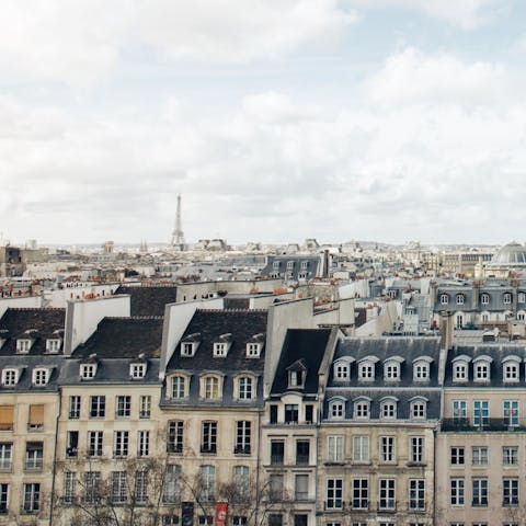 Stay in the 2nd arrondissement, close to shops, bars, and restaurants