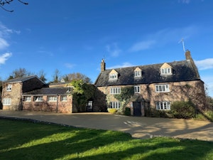 Hearthstone Manor image 10