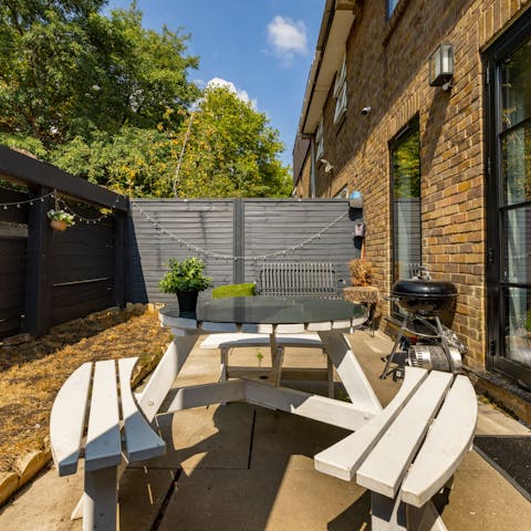 Sit in the garden on warm evenings and tuck into a burger from the BBQ