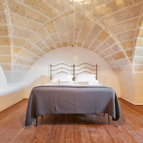 Choose the vaulted bedroom and sleep like ancient royalty