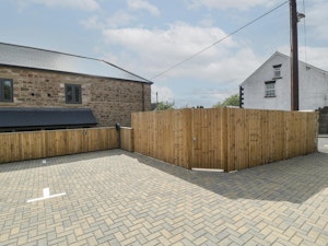 Garden Getaway image 3