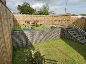 Garden Getaway image 2