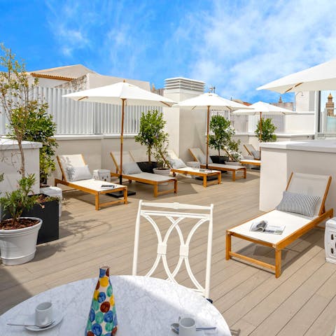Relax and unwind with drinks on the shared roof terrace