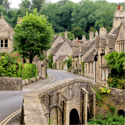Stay  just a minute’s walk from the beautiful Cotswolds village of Bourton-on-the-Water