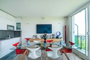 Charming Parkside Haven image 8