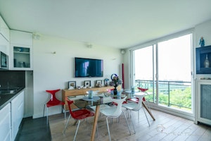 Charming Parkside Haven image 7