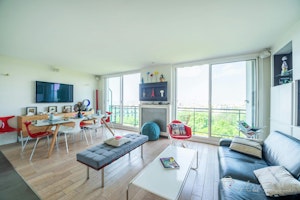 Charming Parkside Haven image 2