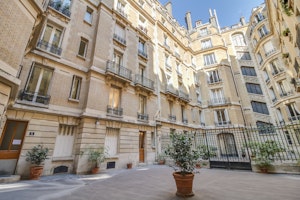 The Pearl of Courcelles image 8