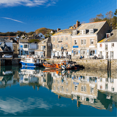 Stay in the heart of Padstow with its bustling harbour 