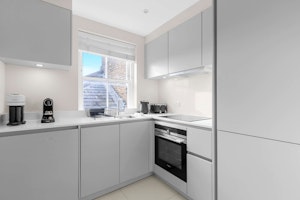 Cadogan Afternoon image 5
