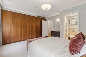 The London Lookout image 7