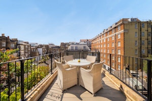 The London Lookout image 10