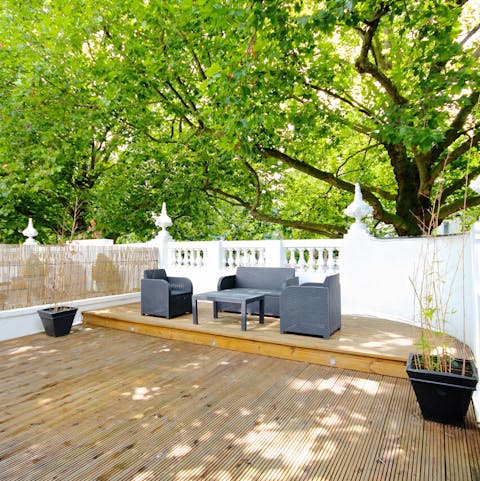 Sip alfresco drinks from your leafy deck terrace