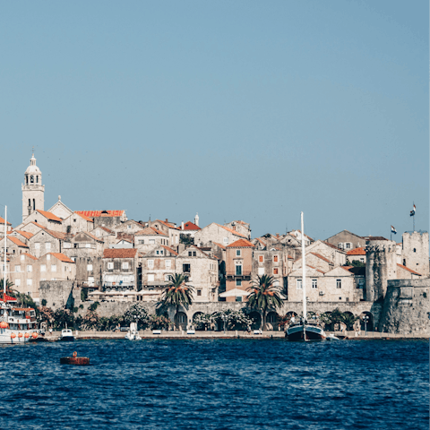 Experience the natural beauty of Korčula – the old town is only an eight–minute walk away.