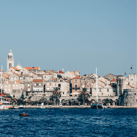Experience the natural beauty of Korčula – the old town is only an eight–minute walk away.