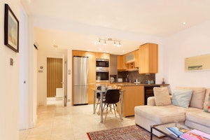 Regal Rose image 10