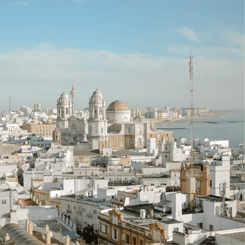 Explore the ancient city of Cádiz with ease – you're within easy reach of the city's most beautiful spots