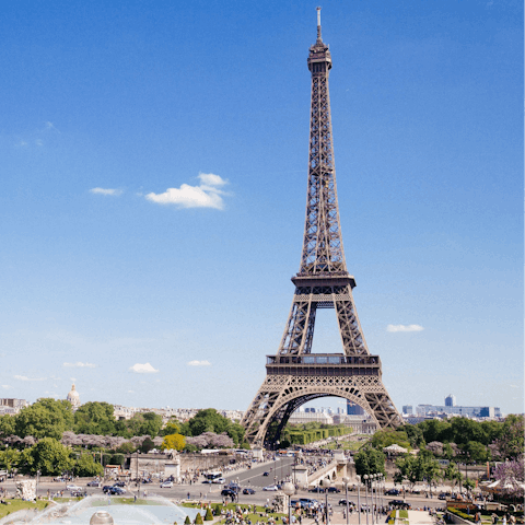 Visit the Hôtel des Invalides and the Eiffel Tower – both are within walking distance