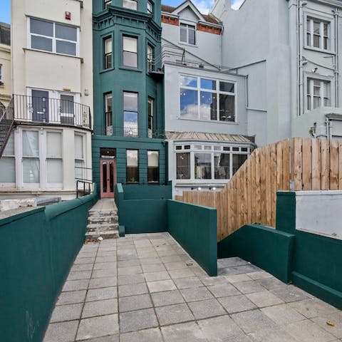 Stay in this distinctive narrow house in Brighton City Centre