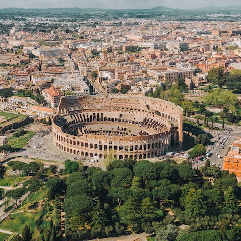 Stroll a couple of kilometres to see the Colosseum 
