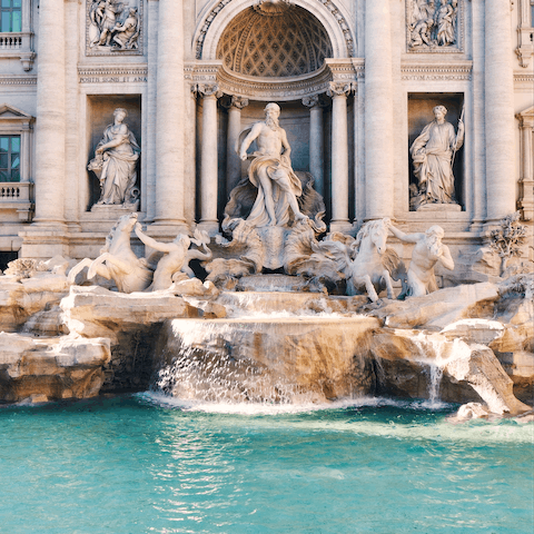 Walk to the Trevi Fountain in just nine short minutes 