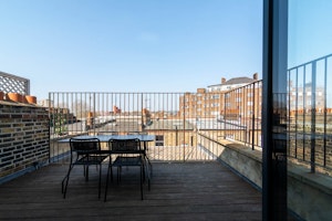 Wistful West London image 5