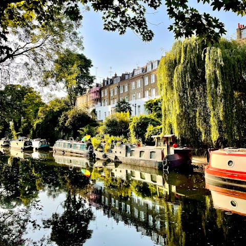 Stay on a picturesque stretch, where Grand Union and Regent's canals meet