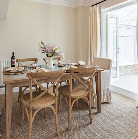 Eat breakfast together at the wooden dining table