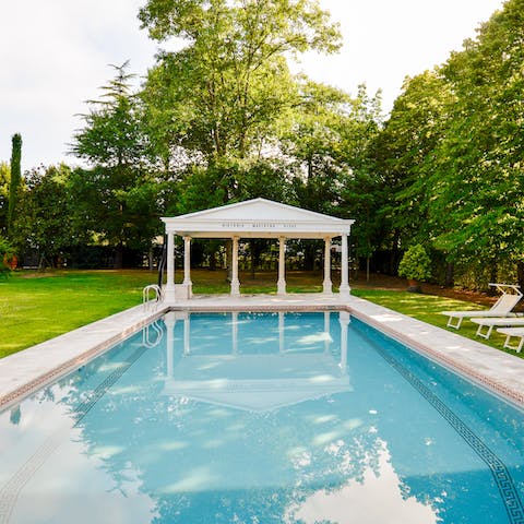 Spend sunny afternoons taking cool dips in the communal pool