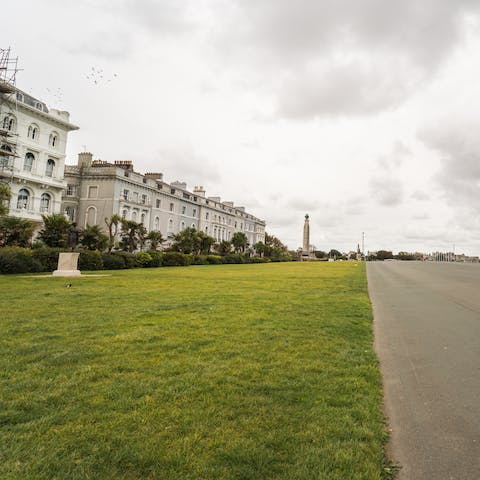 Step out directly into Hoe Park and begin discovering the coastline