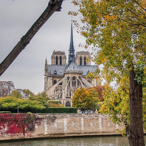 Stay on the Île Saint-Louis, striking distance from Notre Dame