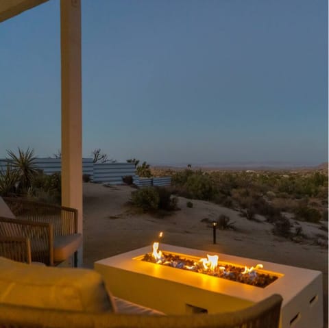Sip a glass of Californian red by the fire pit on cool desert nights