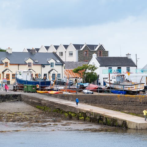 Mooch down to Knightstown's harbour to soak up island life (a five-minute walk)