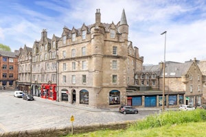 Castle's Edge image 9