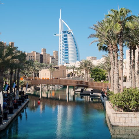 Explore the snazzy downtown of Dubai and find classy restaurants, fun bars and a breathtaking cityscape