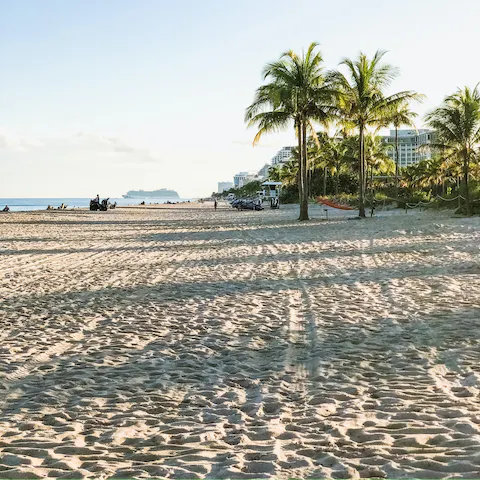 Stay just a seven-minute drive away from the sandy shoreline of Las Olas Beach