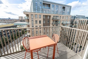 Colindale Chic image 15