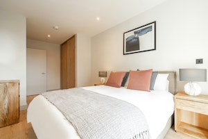 Colindale Chic image 13